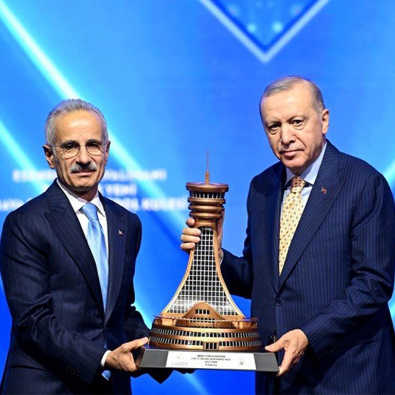 CUMHURBAŞKANI ERDOĞAN, ESENBOĞA HAVALİMANI’NIN 3. PİSTİNİ VE YENİ KULESİNİ HİZMETE AÇTI