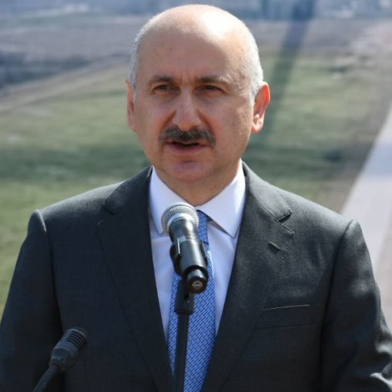 ULAŞTIRMA VE ALTYAPI BAKANI KARAİSMAİLOĞLU: KISITLAMASIZ BAYRAM TATİLİNDE İSTANBUL HAVALİMANI’NDA REKOR KIRILDI
