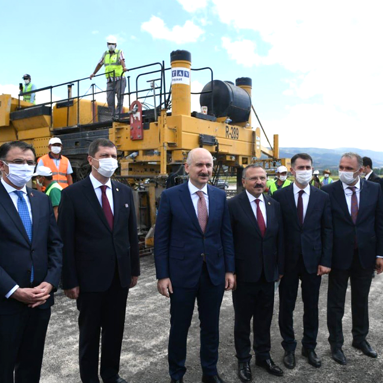BAKAN KARAİSMAİLOĞLU: “TOKAT HAVALİMANINA EN BÜYÜK UÇAKLARIMIZ İNECEK”