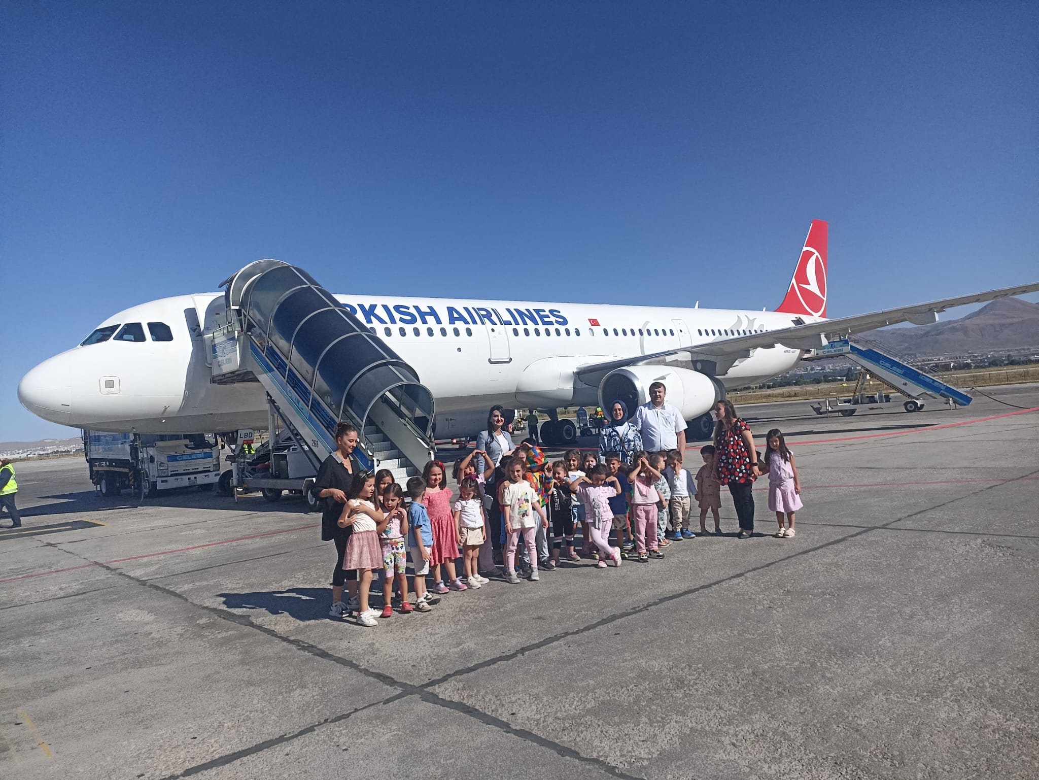 KREŞ ÖĞRENCİLERİNDEN HAVALİMANIMIZA ZİYARET 