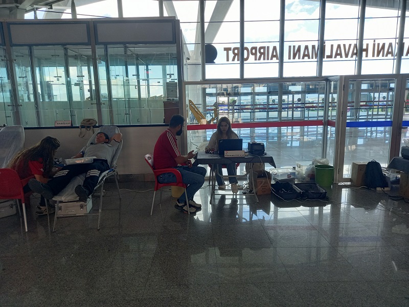 HAVALİMANIMIZDA KIZILAY TARAFINDAN KAN BAĞIŞI KAMPANYASI DÜZENLENDİ