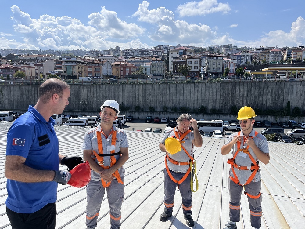 TRABZON HAVALİMANI BAŞMÜDÜRLÜĞÜ ÇALIŞANLARINA YÜKSEKTE GÜVENLİ ÇALIŞMA EĞİTİMLERİ VERİLMİŞTİR. 