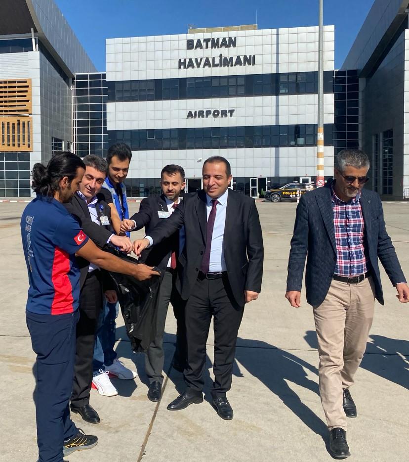 Batman Havalimanı'nda Uçuş Emniyeti İçin FOD Yürüyüşü Gerçekleştirildi