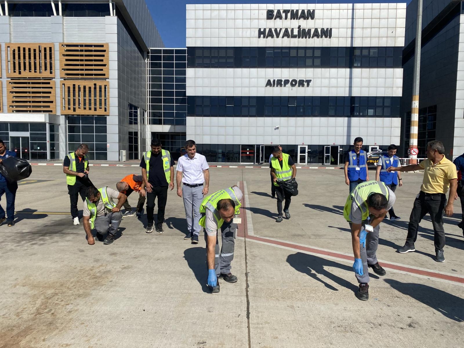 Batman Havalimanı'nda Uçuş Emniyeti İçin FOD Yürüyüşü Gerçekleştirildi
