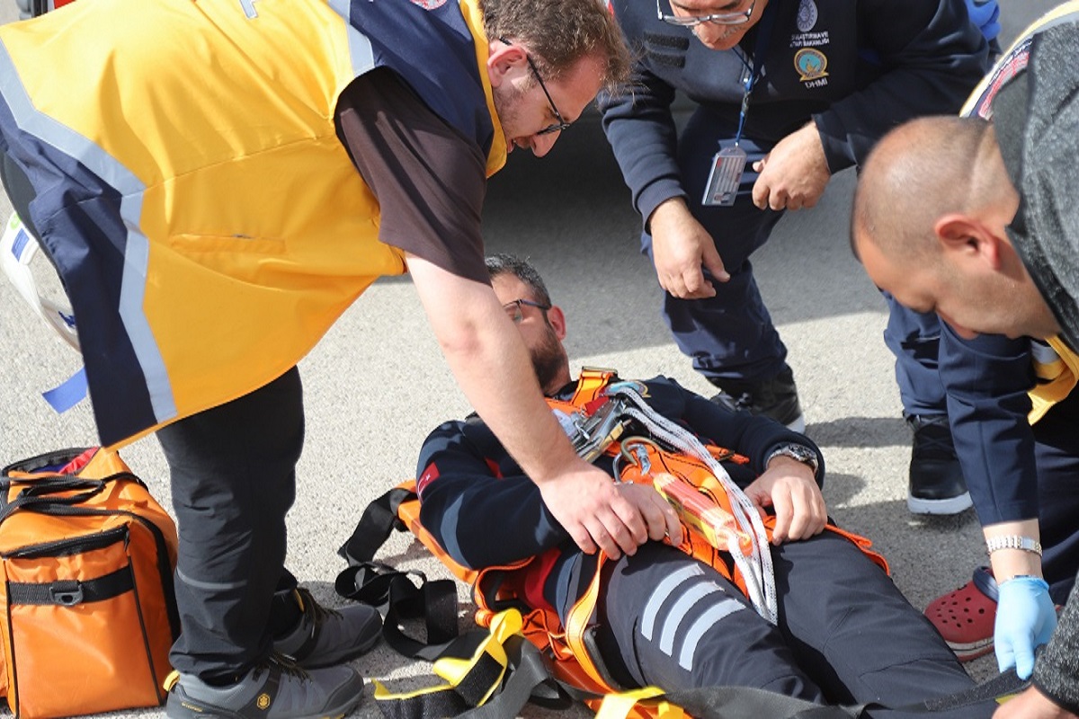 HAVALİMANIMIZDA DOĞAL AFET MÜDAHALE, KURTARMA VE TAHLİYE TATBİKATI GERÇEKLEŞTİRİLDİ