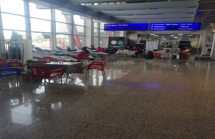 HAVALİMANIMIZDA DÜZENLENEN KAN BAĞIŞI KAMPANYASINA YOĞUN İLGİ GÖSTERİLDİ