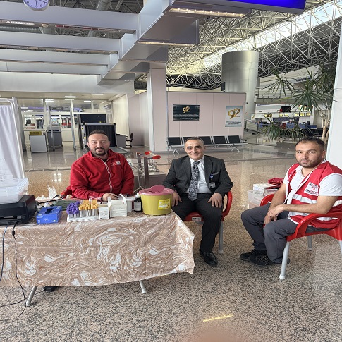 HAVALİMANIMIZDA DÜZENLENEN KAN BAĞIŞI KAMPANYASINA YOĞUN İLGİ GÖSTERİLDİ