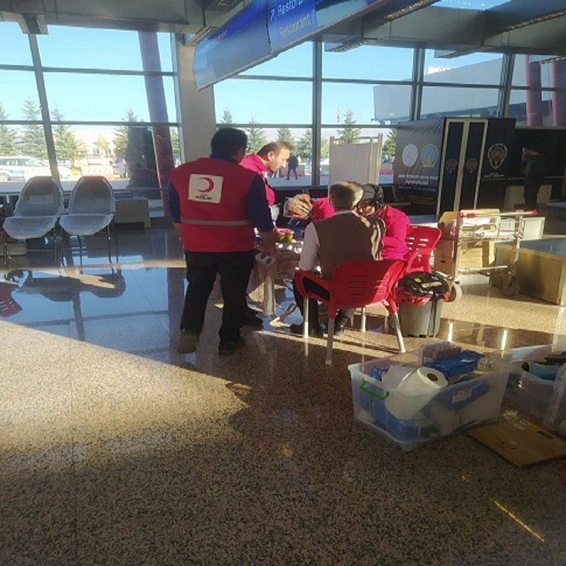 HAVALİMANIMIZDA DÜZENLENEN KAN BAĞIŞI KAMPANYASINA YOĞUN İLGİ GÖSTERİLDİ