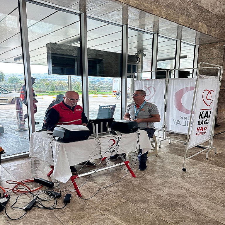 HAVALİMANIMIZDA KIZILAY KAN BAĞIŞI KAMPANYASI