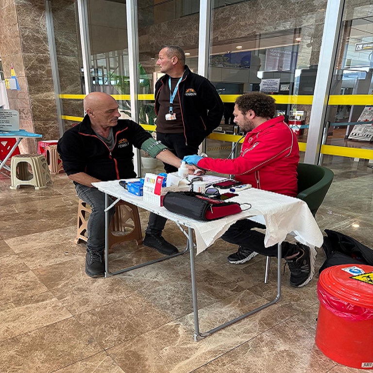 HAVALİMANIMIZDA KIZILAY KAN BAĞIŞI KAMPANYASI