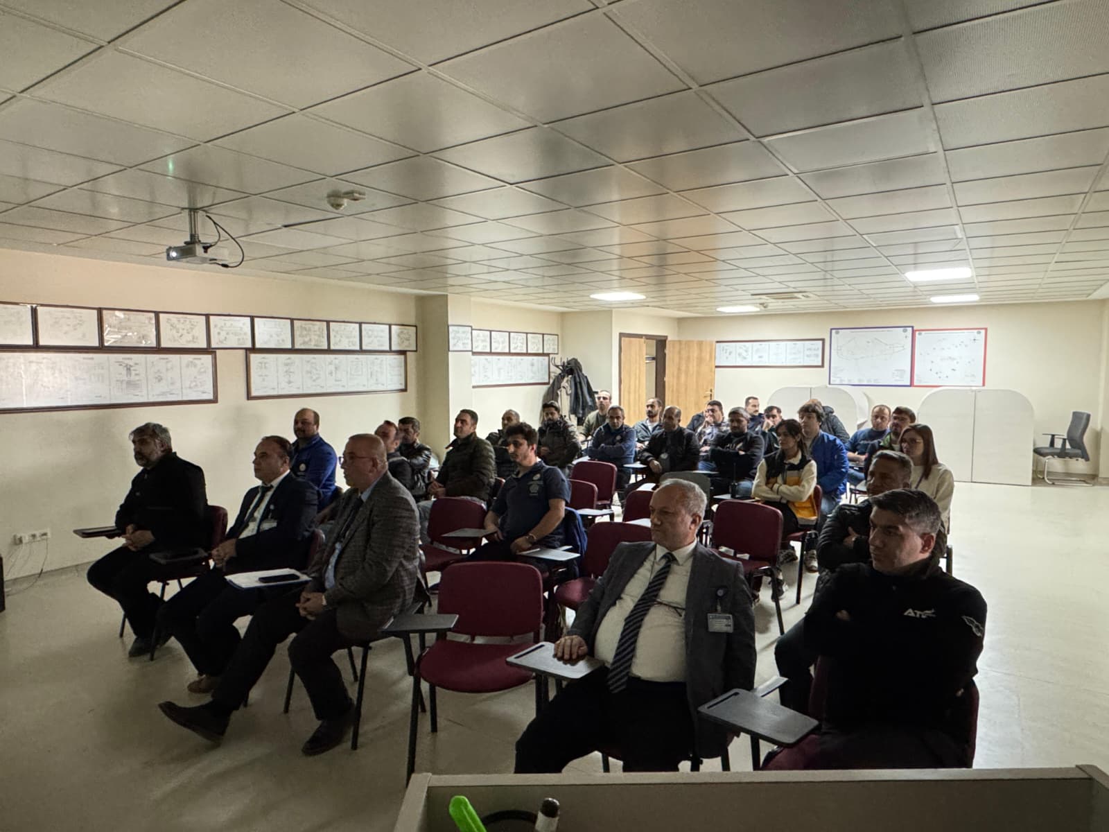 HAVALİMANIMIZDA 2025/2026 KIŞ SEZONU ÖNCESİ KARLA MÜCADELE HAZIRLIK TOPLANTISI GERÇEKLEŞTİRİLDİ