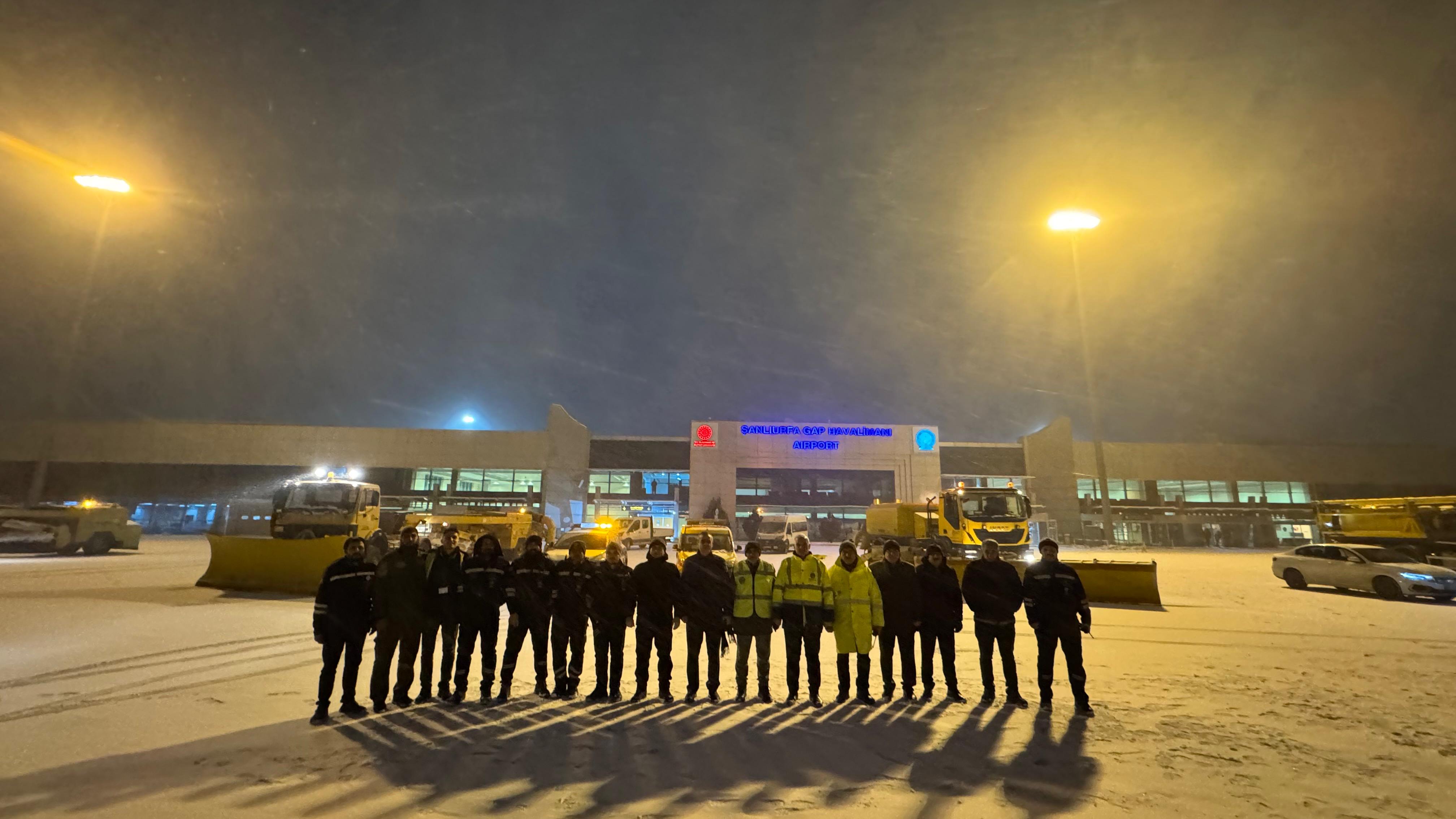 HAVALİMANIMIZDA KAR VE BUZLANMAYA KARŞI YOĞUN MÜCADELE