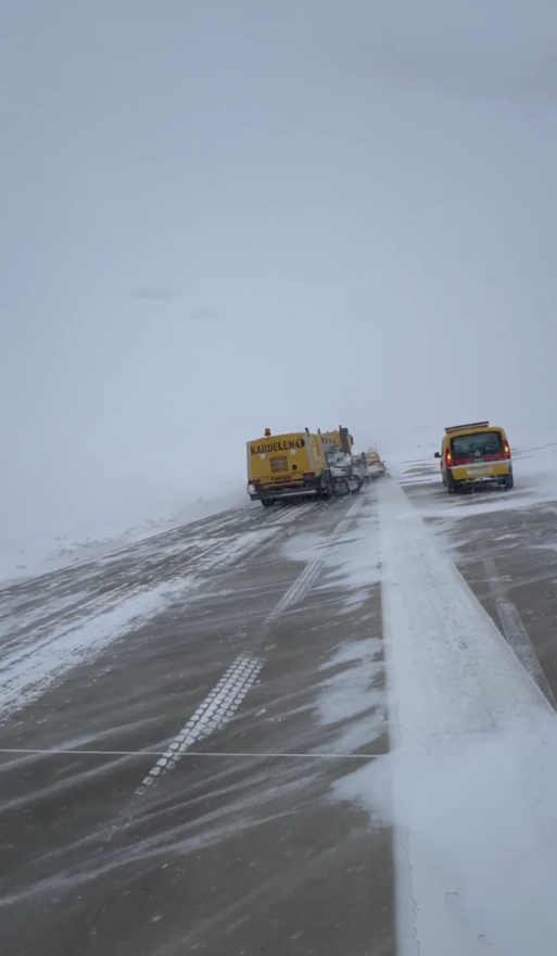 HAVALİMANIMIZDA KAR VE BUZLANMAYA KARŞI YOĞUN MÜCADELE