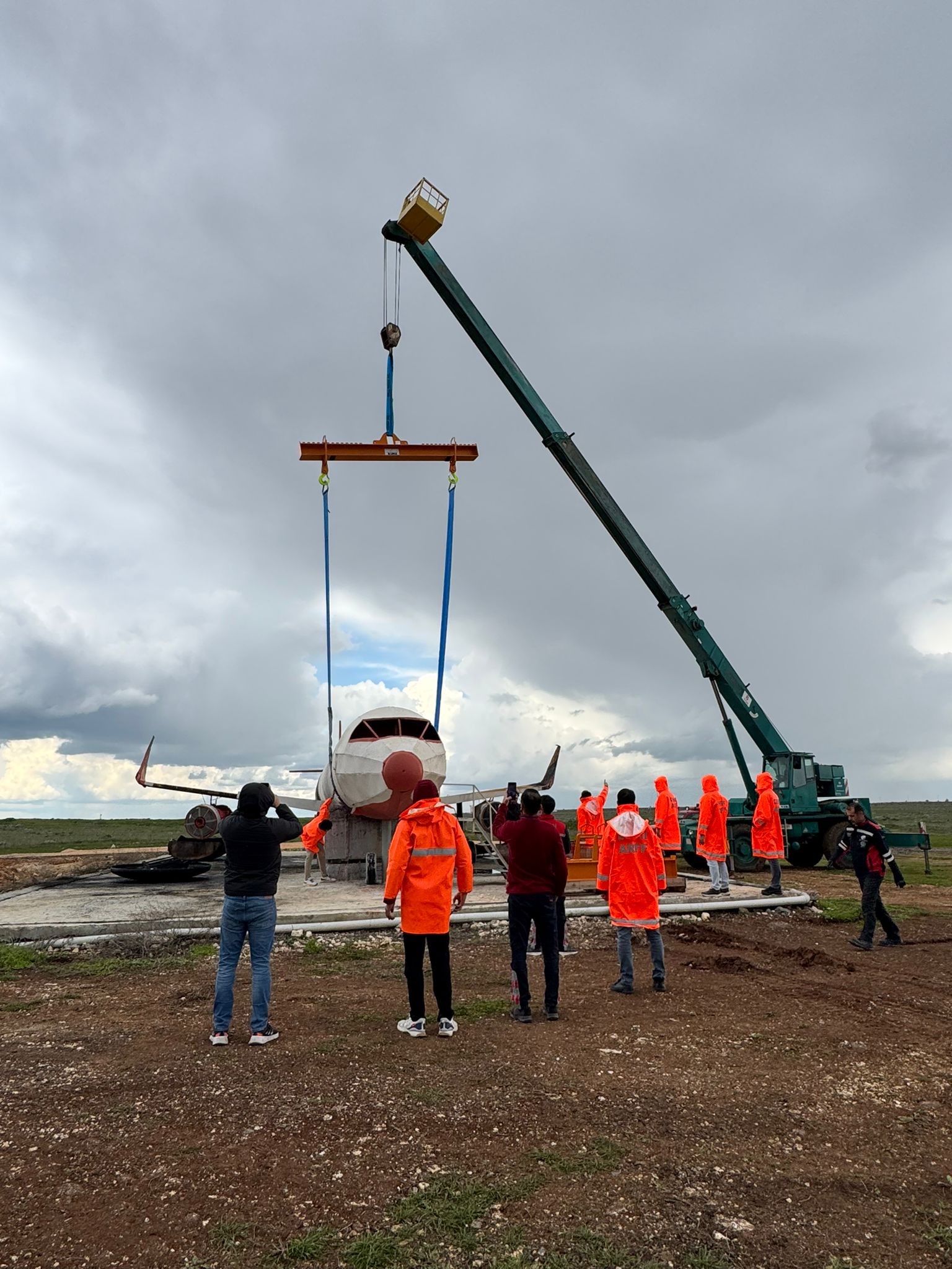 Havalimanımızda Uçak Kaldırma Kemerleri Eğitimi ve Tatbikatı Yapıldı.