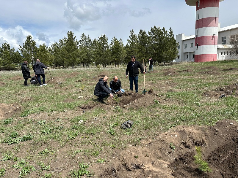 HAVALİMANIMIZDA GELECEĞE NEFES OLACAK AĞAÇLANDIRMA ÇALIŞMASI YAPILDI