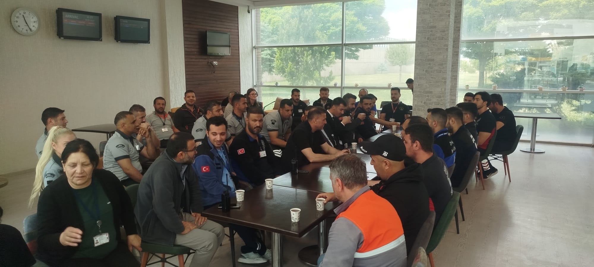 IĞDIR ŞEHİT BÜLENT AYDIN HAVALİMANI MÜDÜRÜ SAYIN FİKRET BAĞCA PERSONEL İLE BİR ARAYA GELEREK KURBAN BAYRAMINI KUTLADI.