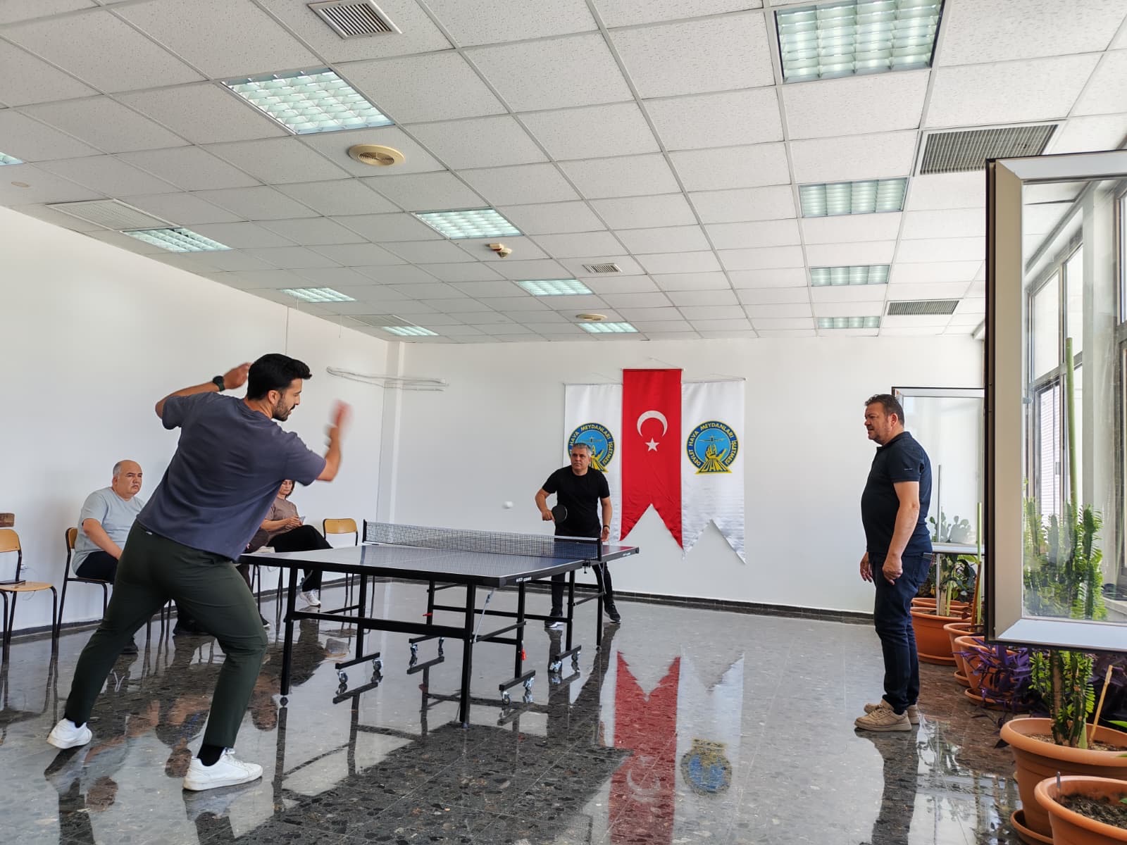 Isparta Süleyman Demirel Havalimanında Masa Tenisi Turnuvası Düzenlendi