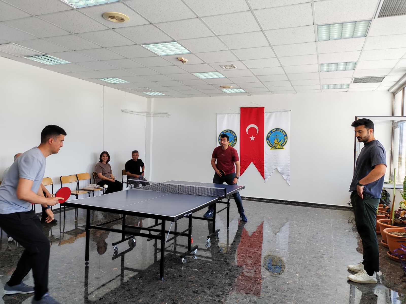 Isparta Süleyman Demirel Havalimanında Masa Tenisi Turnuvası Düzenlendi