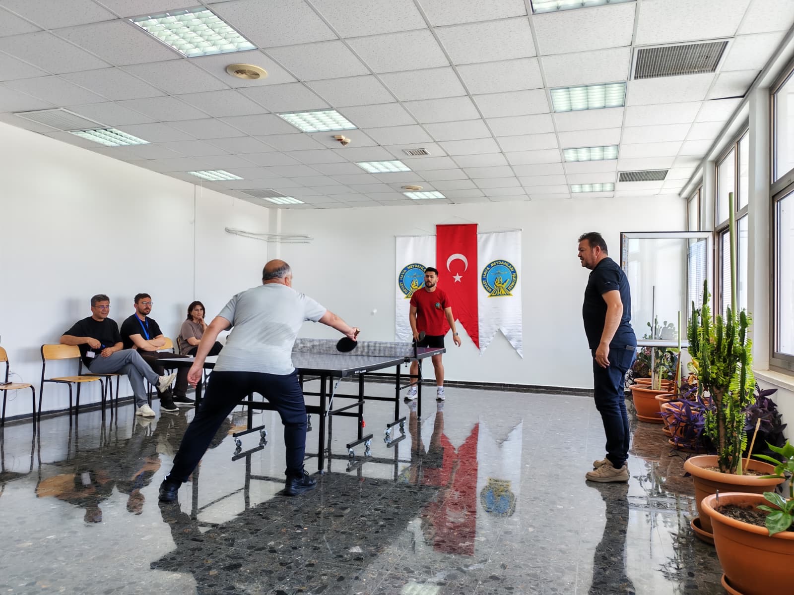 Isparta Süleyman Demirel Havalimanında Masa Tenisi Turnuvası Düzenlendi