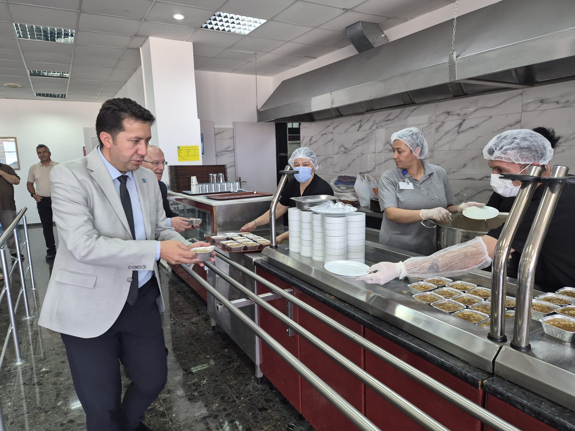 ISPARTA SÜLEYMAN DEMİREL HAVALİMANI’NDA AŞURE İKRAMI