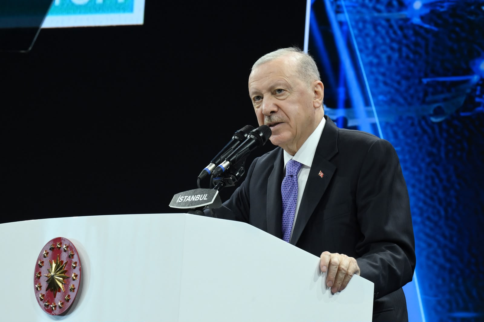 CUMHURBAŞKANI ERDOĞAN’IN TALİMATIYLA 4. PİSTTEN İLK UÇAK HAVALANDI