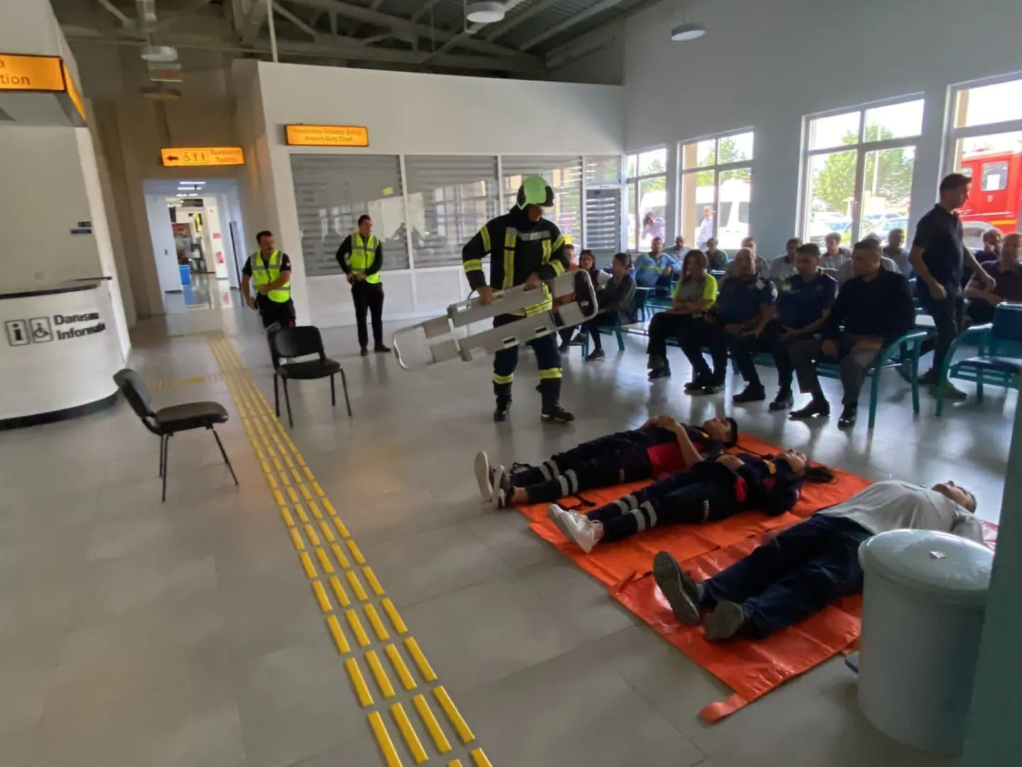 ARFF Şefliği ve Isparta İl Afet ve Acil Durum ekipleriyle koordineli olarak Deprem Anı Tatbikatı gerçekleştirilmiştir.