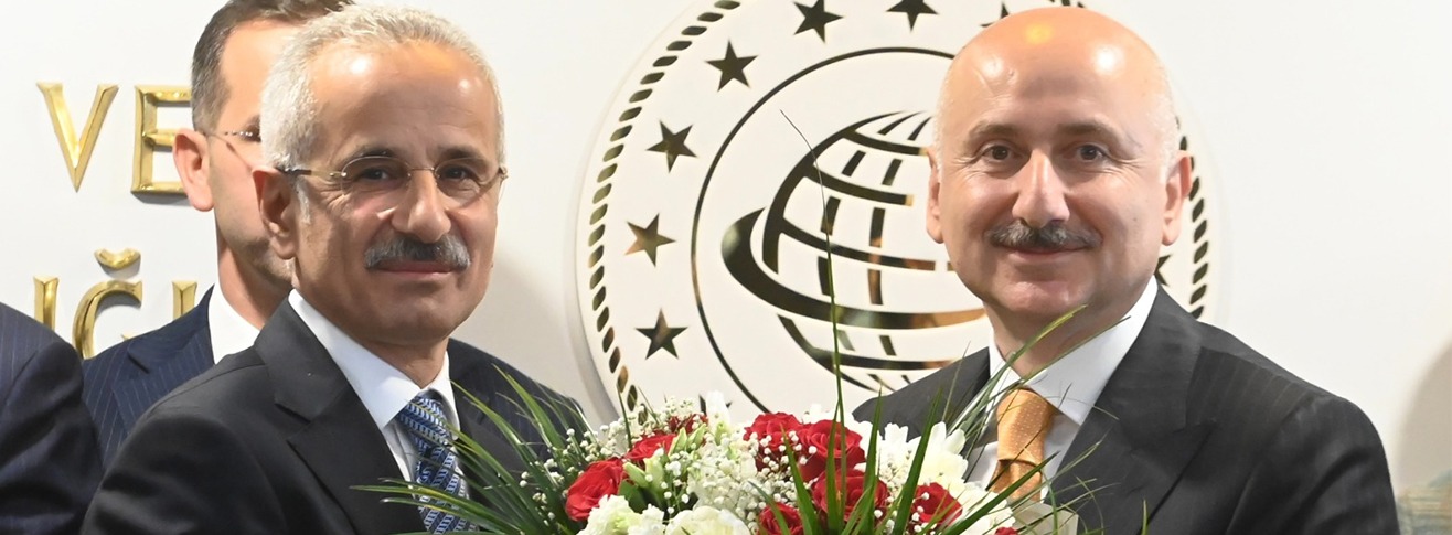 ULAŞTIRMA VE ALTYAPI BAKANI URALOĞLU, GÖREVİ KARAİSMAİLOĞLU'NDAN DEVRALDI