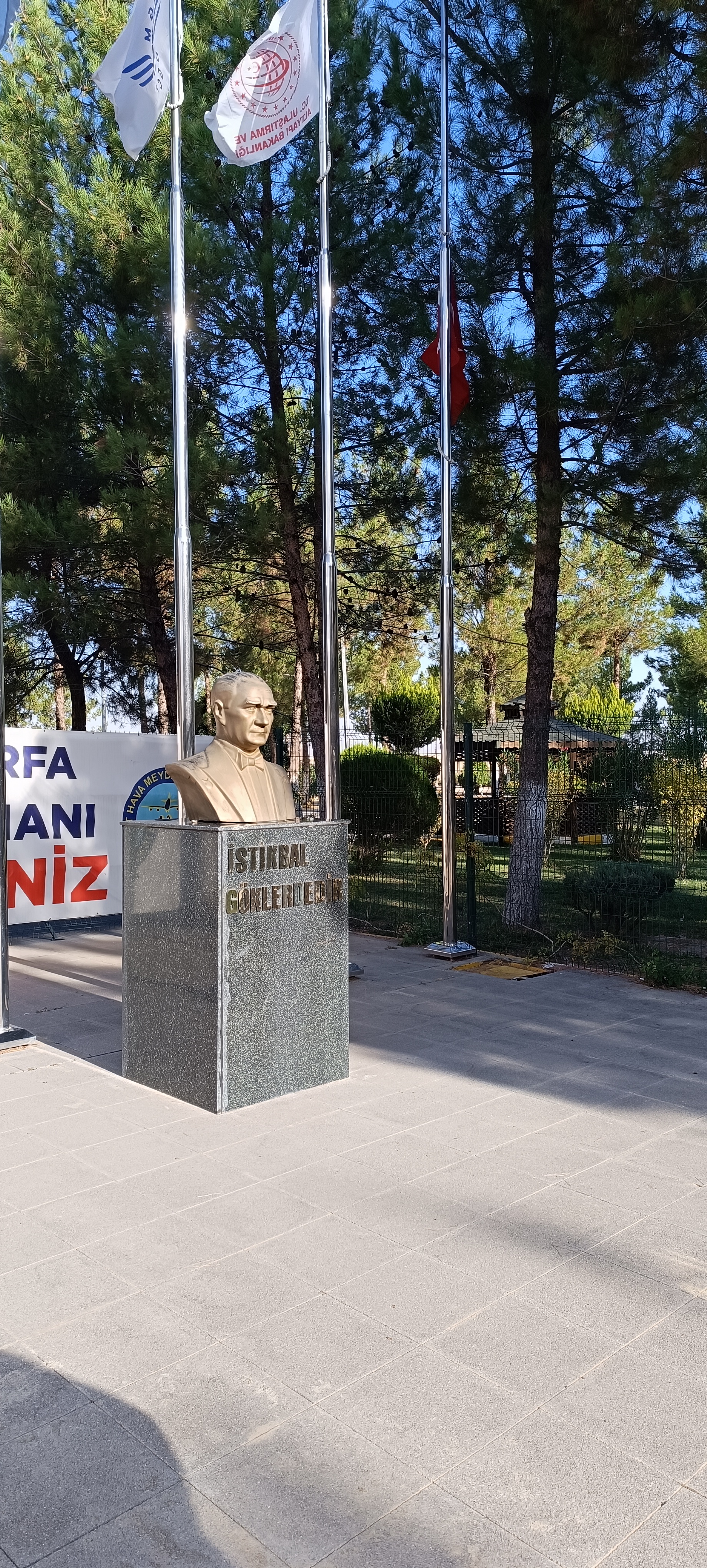 HAVALİMANIMIZDA 10 KASIM ATATÜRK’Ü ANMA PROGRAMI DÜZENLENDİ