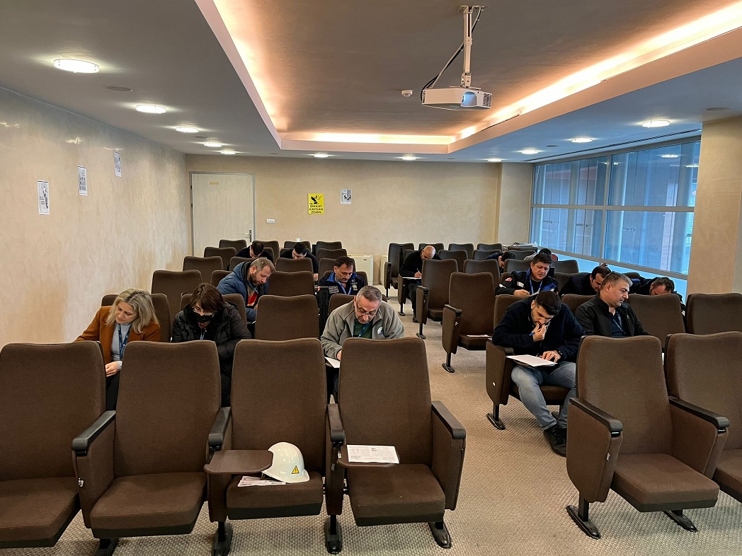 TRABZON HAVALİMANI BAŞMÜDÜRLÜĞÜ ÇALIŞANLARINA YÜKSEKTE GÜVENLİ ÇALIŞMA EĞİTİMLERİ VERİLMİŞTİR.