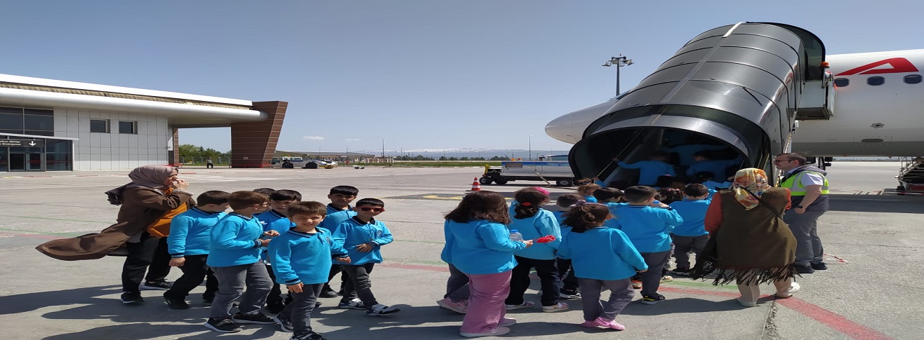 İLİMİZ NİHAT KİTAPÇI İLKOKULU ÖĞRETMEN VE ÖĞRENCİLERİ HAVALİMANIMIZI ZİYARET ETTİ