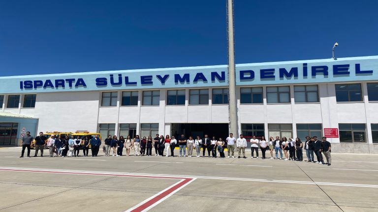 Burdur Mehmet Akif Ersoy Üniversitesi Hikmet Tolunay Meslek Yüksekokulu Ulaştırma Hizmetleri Bölümü Öğrencilerinin Havalimanımıza Ziyareti