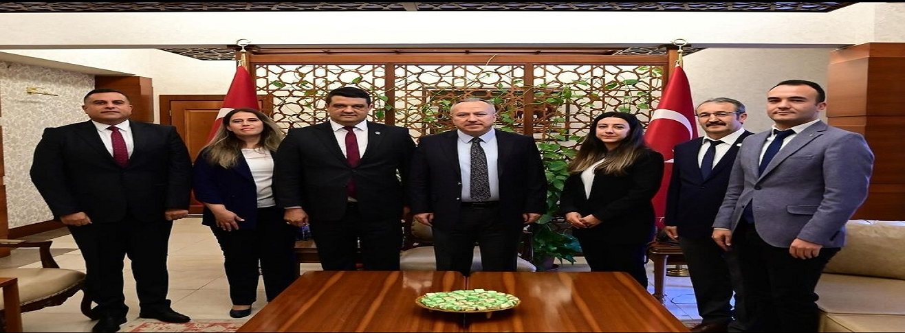 HAVALİMANI MÜDÜRÜMÜZ SERDAR YILMAZ, DHMİ'NİN 91. YIL KUTLAMALASI NEDENİYLE NEVŞEHİR VALİMİZİ ZİYARET ETTİ.