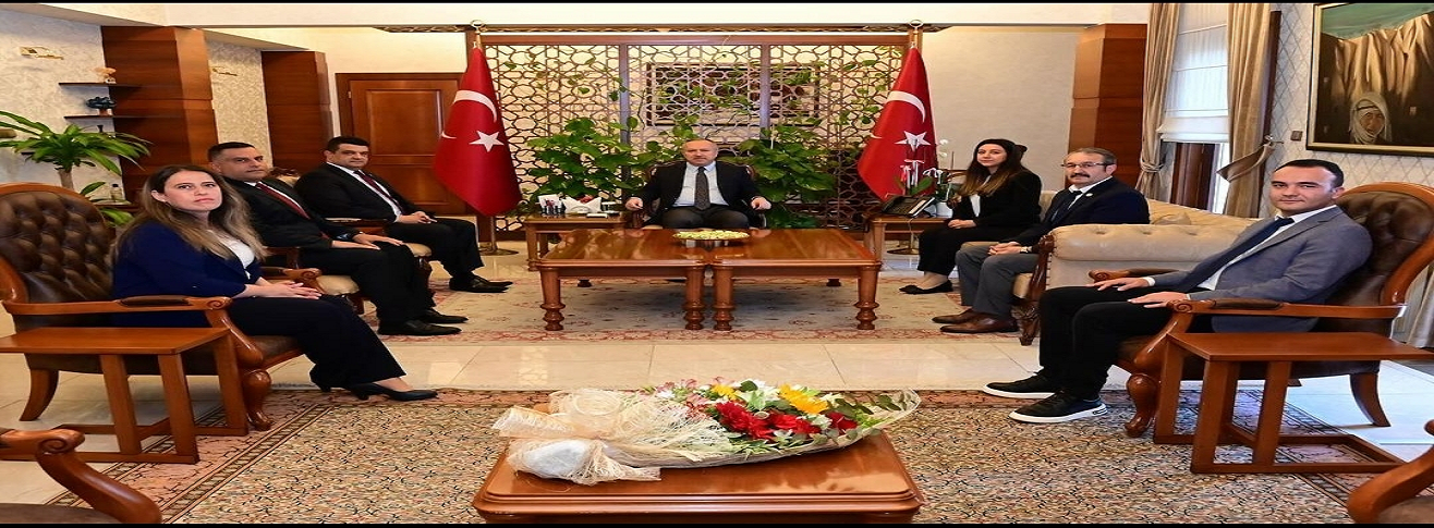 HAVALİMANI MÜDÜRÜMÜZ SERDAR YILMAZ, DHMİ'NİN 91. YIL KUTLAMALASI NEDENİYLE NEVŞEHİR VALİMİZİ ZİYARET ETTİ.