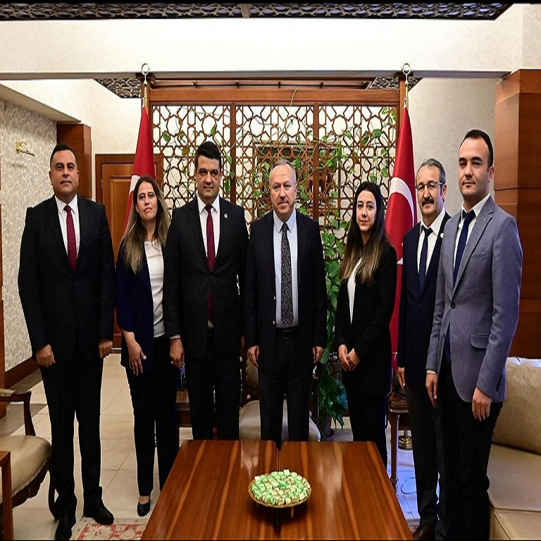 HAVALİMANI MÜDÜRÜMÜZ SERDAR YILMAZ, DHMİ'NİN 91. YIL KUTLAMALASI NEDENİYLE NEVŞEHİR VALİMİZİ ZİYARET ETTİ.