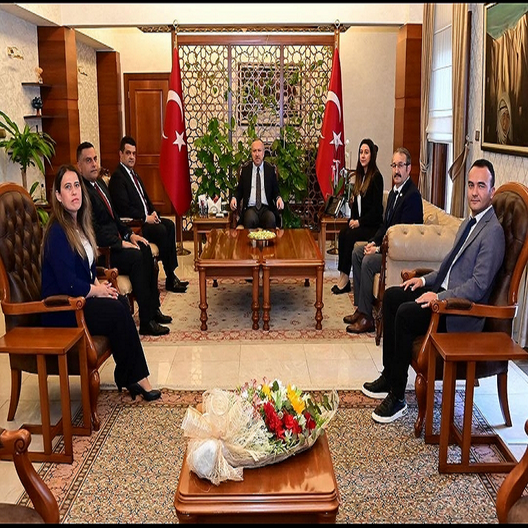 HAVALİMANI MÜDÜRÜMÜZ SERDAR YILMAZ, DHMİ'NİN 91. YIL KUTLAMALASI NEDENİYLE NEVŞEHİR VALİMİZİ ZİYARET ETTİ.