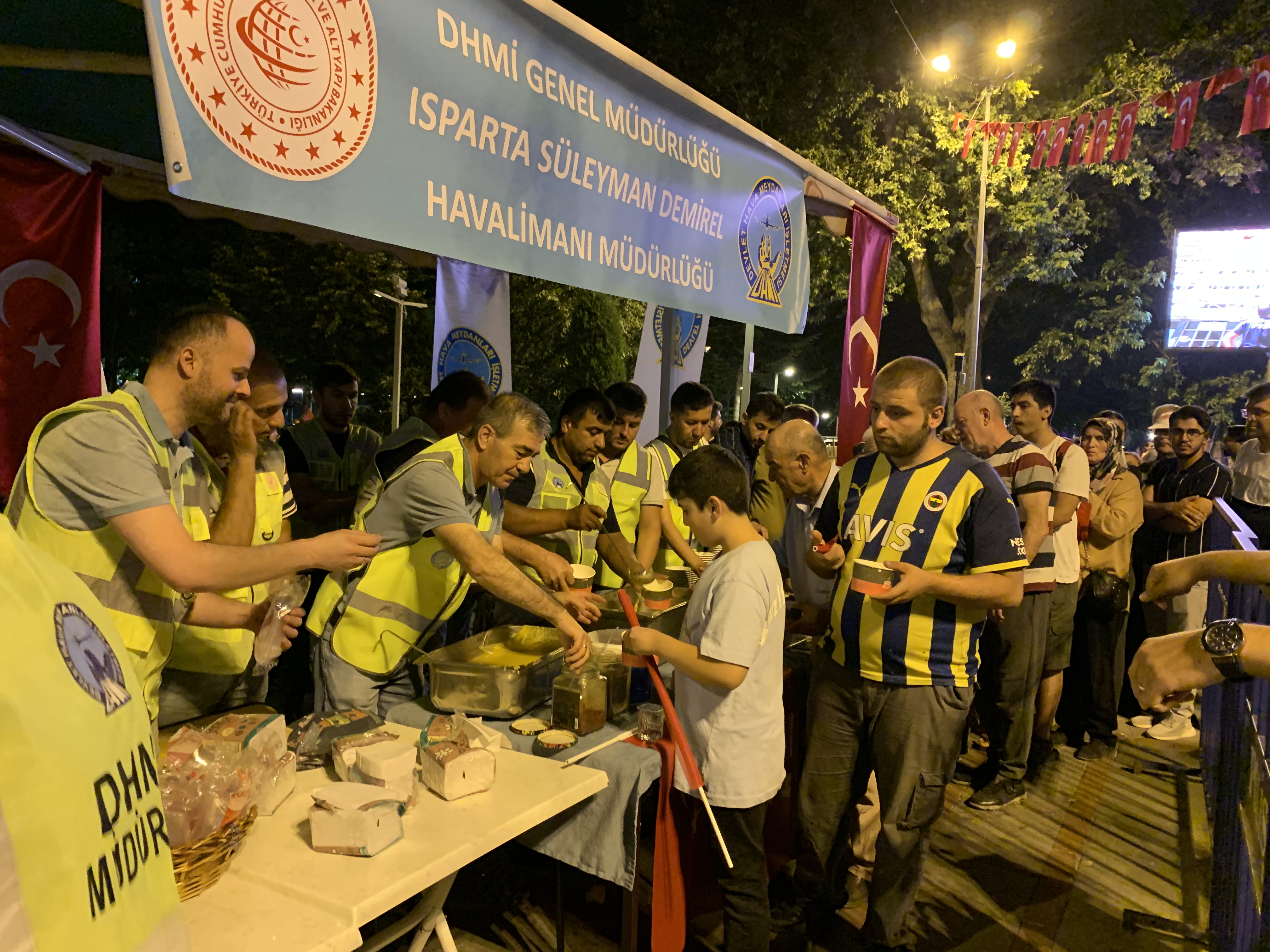 15 Temmuz Demokrasi ve Milli Birlik Günü Anma Etkinlikleri kapsamında Havalimanımız tarafından 15 Temmuz Cumhuriyet ve Demokrasi Meydanı’nda vatandaşlarımıza çorba ikram edilmiştir.