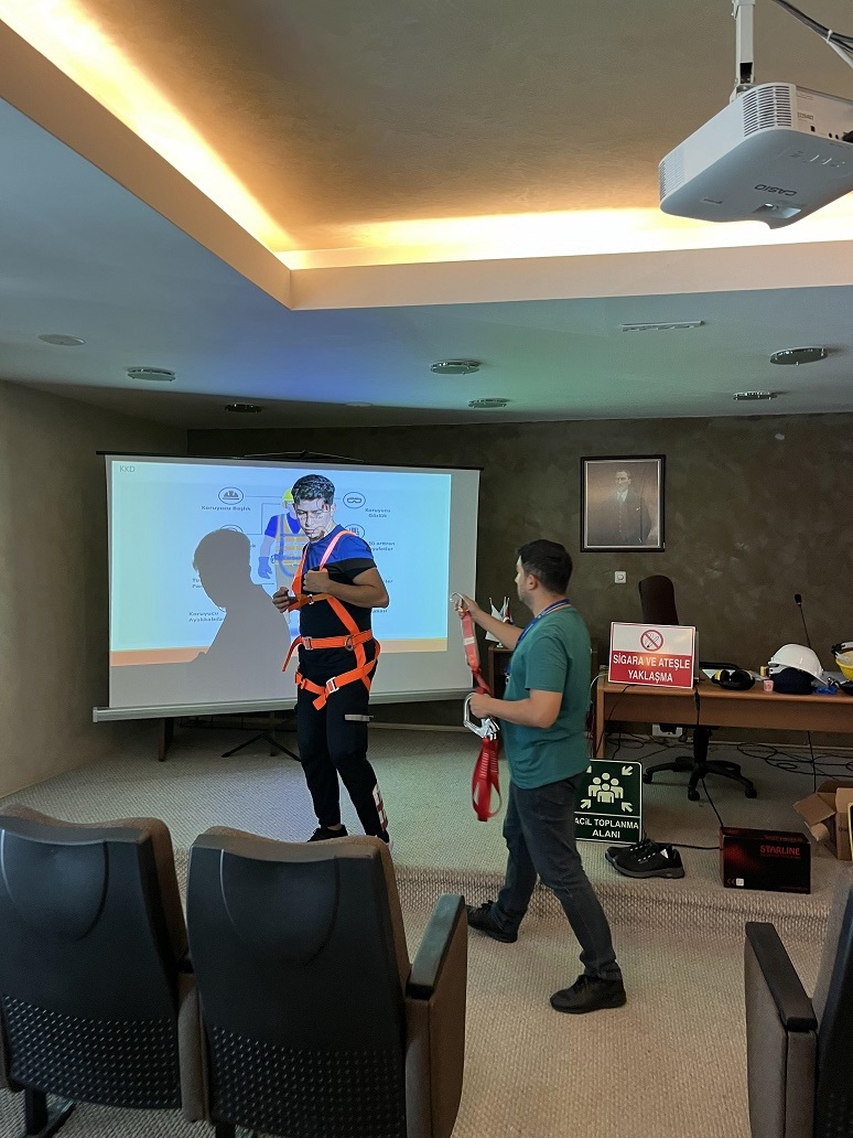 TRABZON HAVALİMANI BAŞMÜDÜRLÜĞÜ ÇALIŞANLARININ İŞ SAĞLIĞI VE GÜVENLİĞİ EĞİTİMLERİ VERİLDİ
