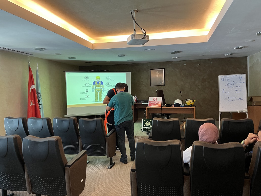TRABZON HAVALİMANI BAŞMÜDÜRLÜĞÜ ÇALIŞANLARININ İŞ SAĞLIĞI VE GÜVENLİĞİ EĞİTİMLERİ VERİLDİ