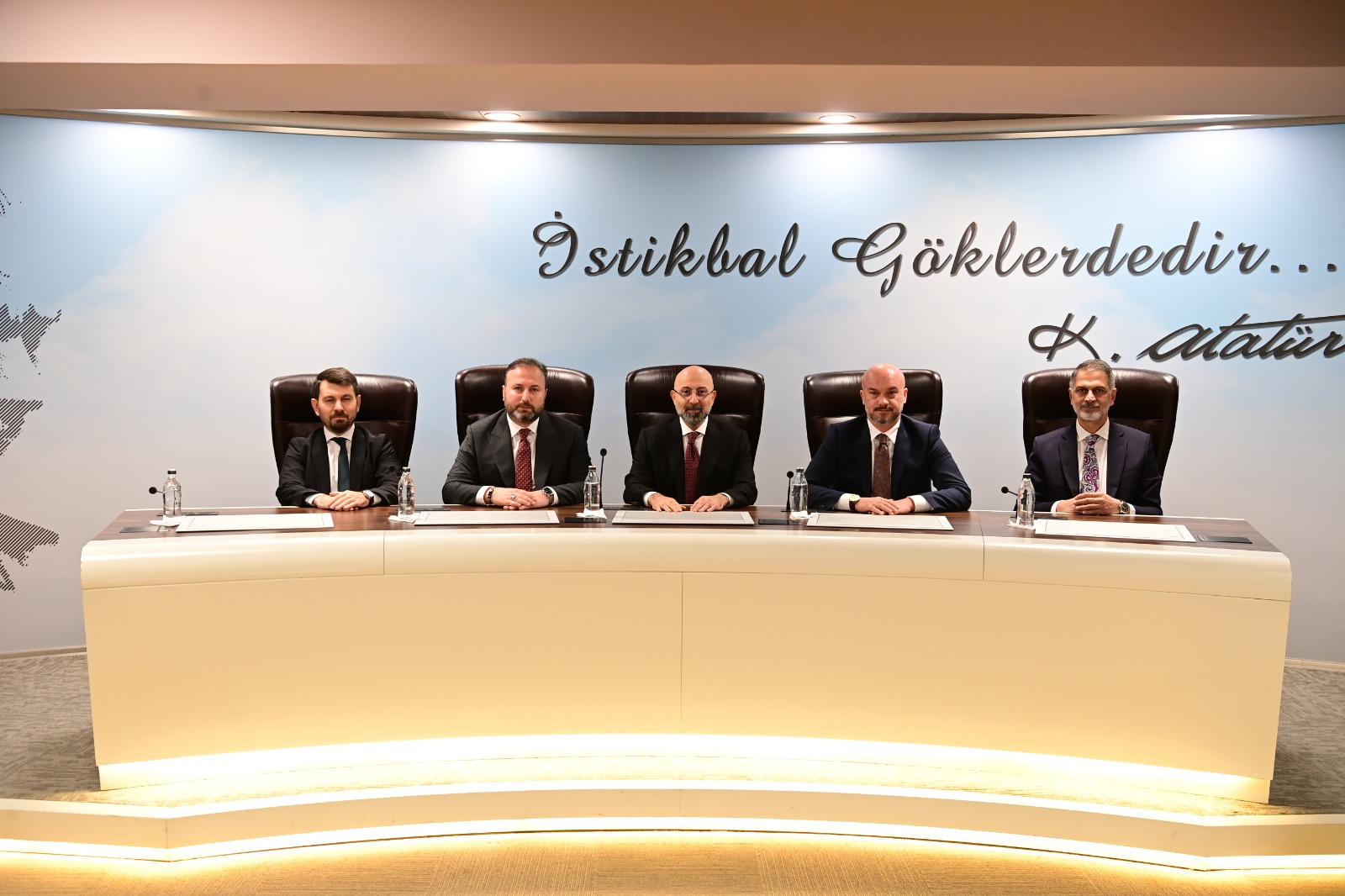DHMİ'DE DEVİR TESLİM