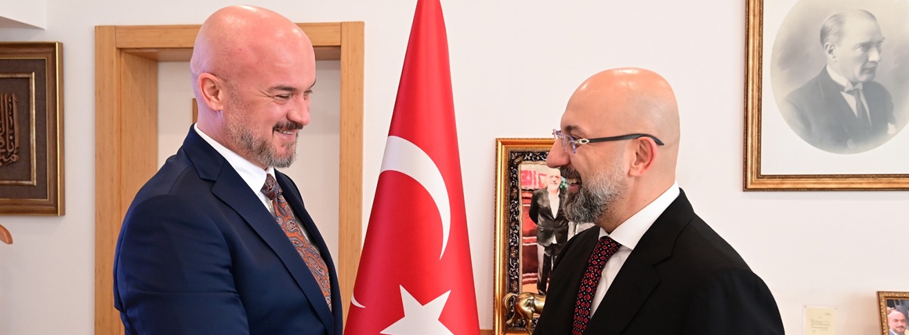 DHMİ'DE DEVİR TESLİM