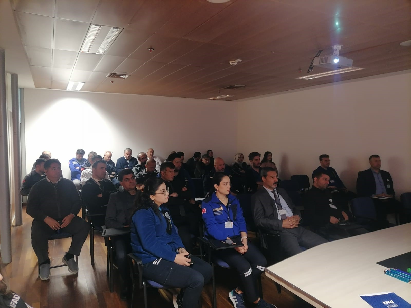 HAVALİMANIMIZDA İL AFET VE ACİL DURUM MÜDÜRLÜĞÜ TARAFINDAN PERSONELİMİZE EĞİTİM VERİLDİ.