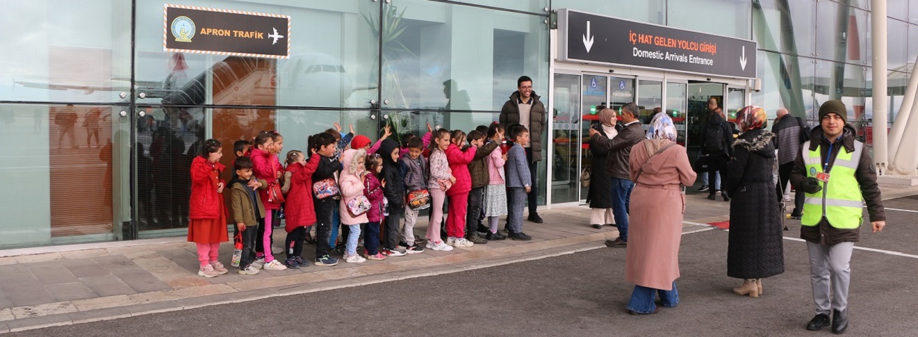 HAVALİMANIMIZ, YILDIZELİ BEDEL İLKOKULU ÖĞRENCİLERİNİ AĞIRLADI