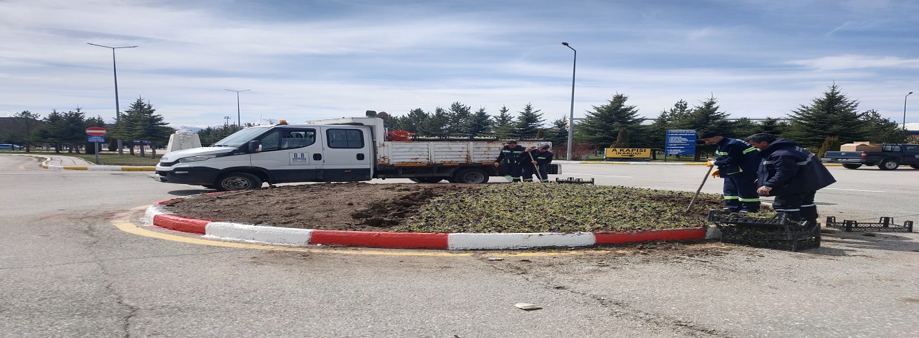 ERZURUM BÜYÜKŞEHİR BELEDİYESİ TARAFINDAN HAVALİMANIMIZDA YOL BAKIM, ASFALTLAMA VE PEYZAJ ÇALIŞMALARI YAPILIYOR