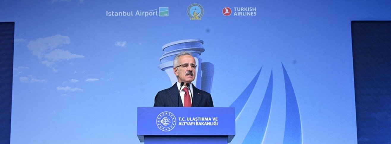 İSTANBUL HAVALİMANI’NDAN ÜÇ UÇAK AYNI ANDA HAVALANDI