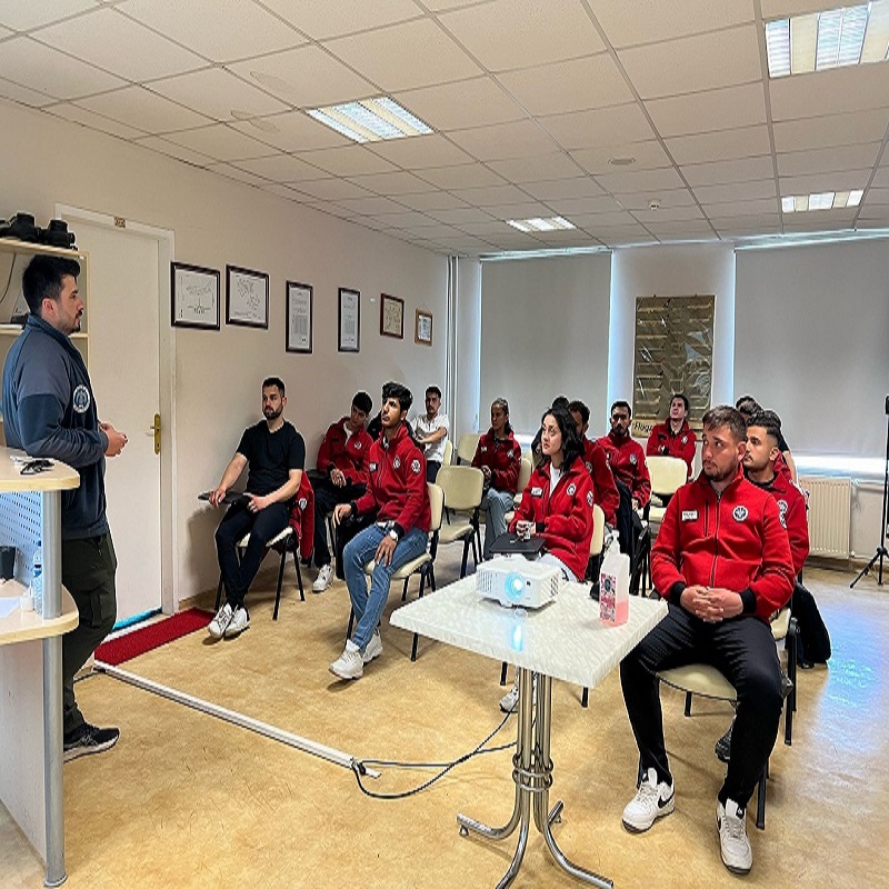 ARDAHAN ÜNİVERSİTESİ NİHAT DELİBALTA GÖLE MESLEK YÜKSEKOKULU SİVİL SAVUNMA VE İTFAİYECİLİK BÖLÜMÜ ÖĞRENCİLERİ HAVALİMANIMIZI ZİYARET ETTİ