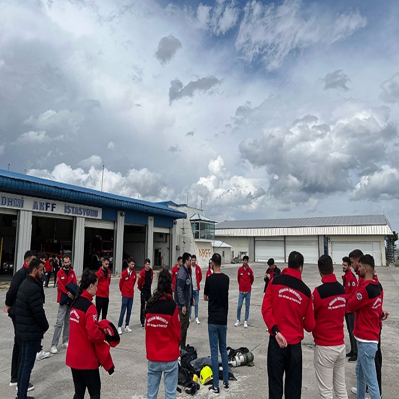 ARDAHAN ÜNİVERSİTESİ NİHAT DELİBALTA GÖLE MESLEK YÜKSEKOKULU SİVİL SAVUNMA VE İTFAİYECİLİK BÖLÜMÜ ÖĞRENCİLERİ HAVALİMANIMIZI ZİYARET ETTİ