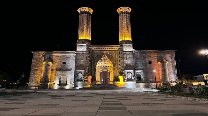 ÇİFTE MİNARE.jpg