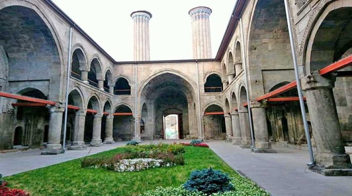 erzurum-cifte-minareli-medrese.jpg
